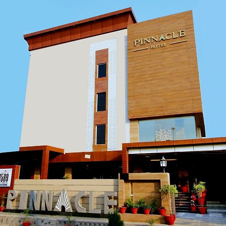 Pinnacle By Click Hotels, Лакхнау Экстерьер фото