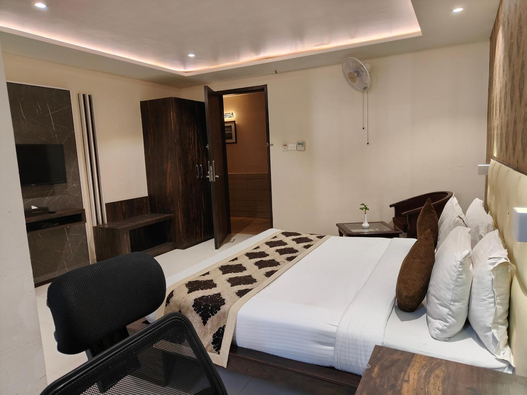 Pinnacle By Click Hotels, Лакхнау Экстерьер фото