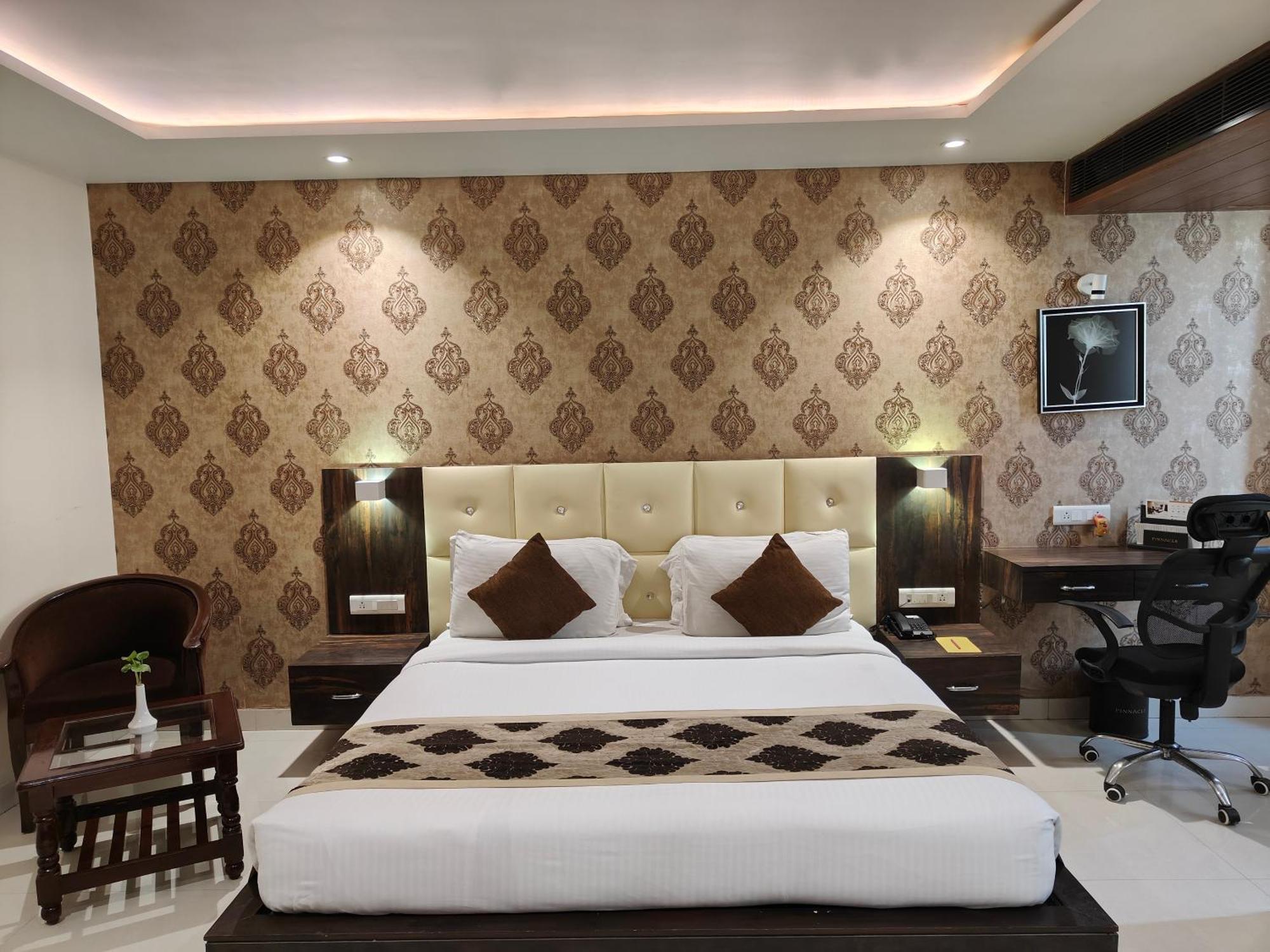 Pinnacle By Click Hotels, Лакхнау Экстерьер фото