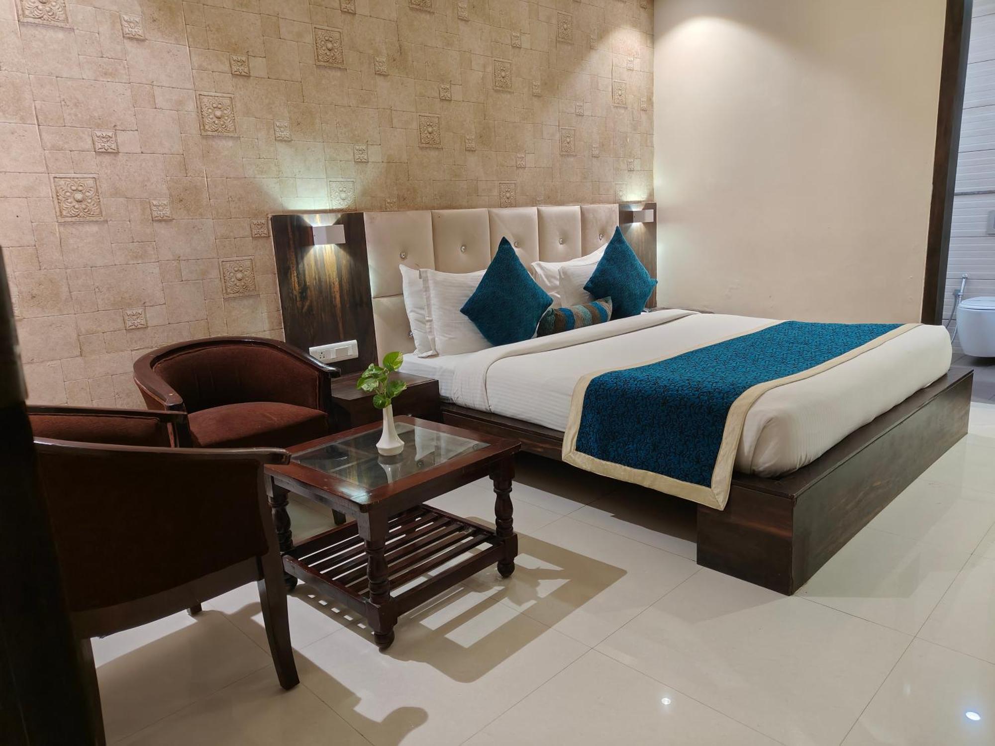 Pinnacle By Click Hotels, Лакхнау Экстерьер фото