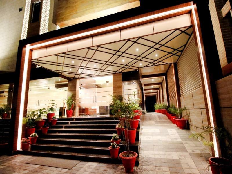 Pinnacle By Click Hotels, Лакхнау Экстерьер фото